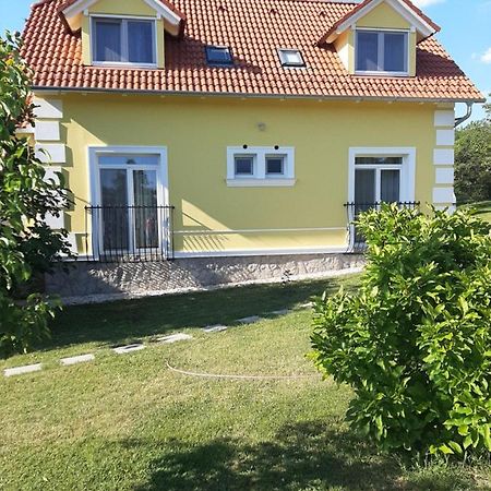 康迪克斯公寓旅馆 Sárvár 外观 照片