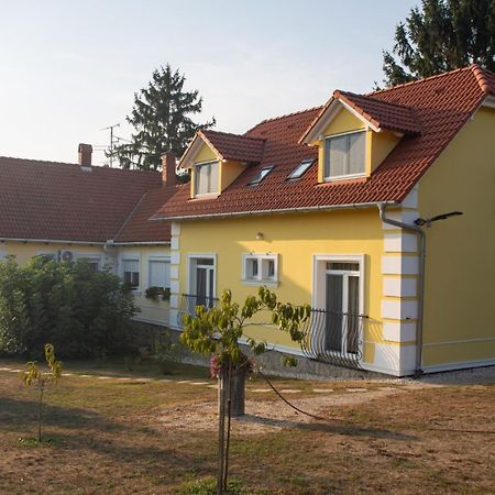 康迪克斯公寓旅馆 Sárvár 外观 照片