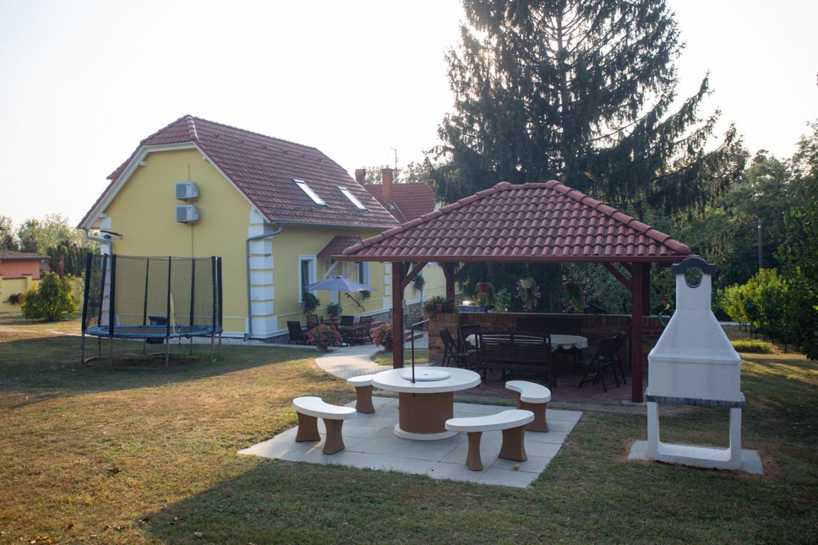 康迪克斯公寓旅馆 Sárvár 外观 照片